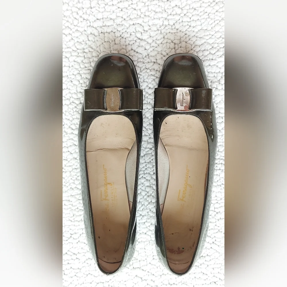 Salvatore Ferragamo Black Patent Vara Bow Pump - Women's Size 9